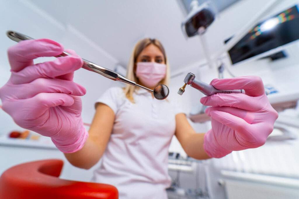 Endodoncia o extracción: cómo saber qué tratamiento necesita realmente un diente dañado